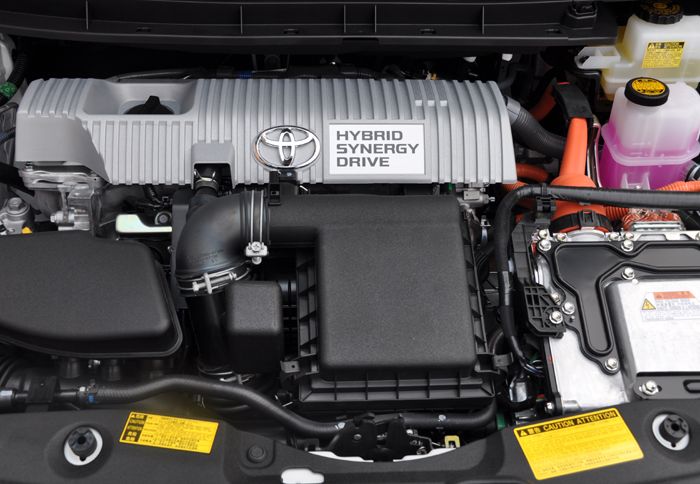 Βασισμένο στο υβριδικό σύστημα του
Prius, καταφέρνει να είναι ένα από τα
πιο οικονομικά αυτοκίνητα